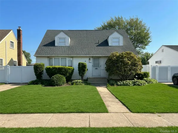 5 Amby Avenue, Plainview, NY 11803