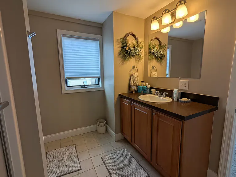35 Ashworth Ave #4 — Photo 9