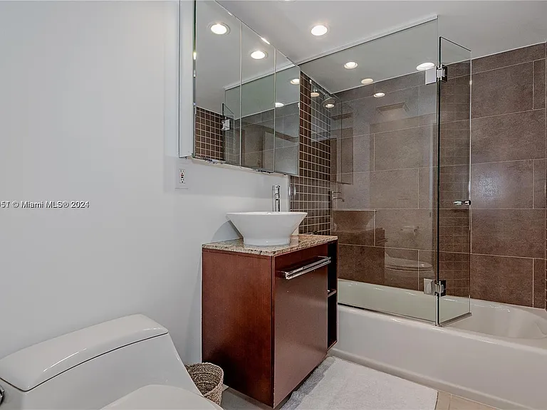 2301 Collins Ave #938 — Photo 13