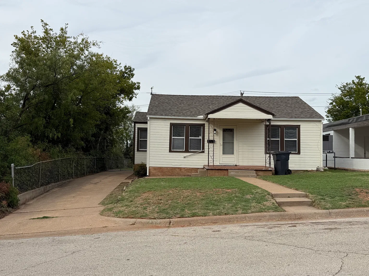 2 bed, 828 sqft, $1,000 — Photo 1