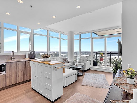 2nd image of 505 Nelson St #2102