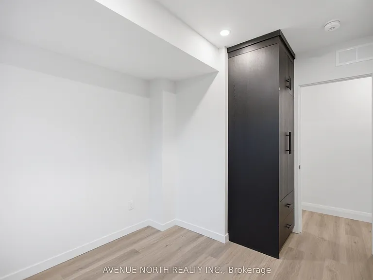 180 Clarence St #1 — Photo 8