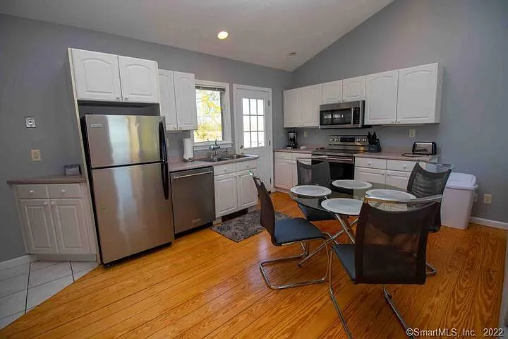 10 Groveway #10 — Photo 5