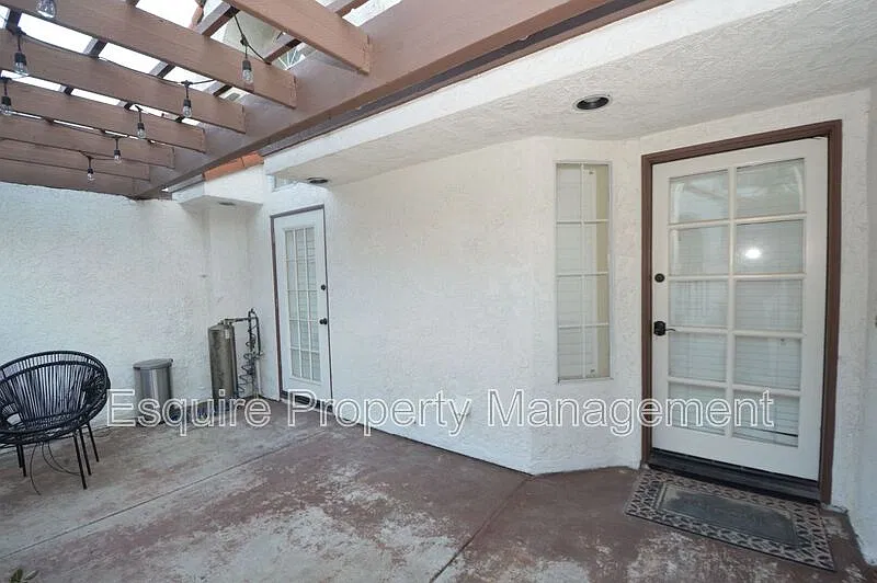 3 bed, 2.5 bath, 1901 sqft, $3,795 — Photo 3