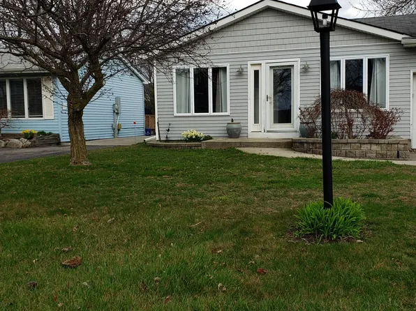 37442 Lakeville St, Harrison Township, MI 48045