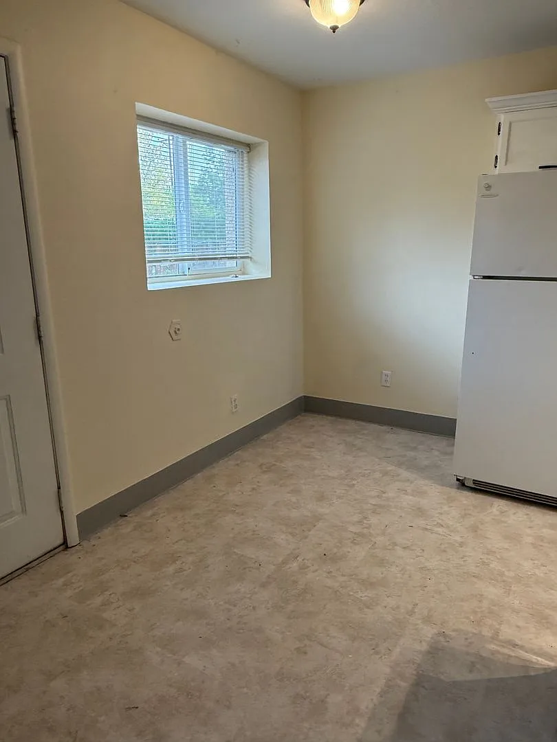 405-407 E Simpson St - Unit 1B — Photo 3