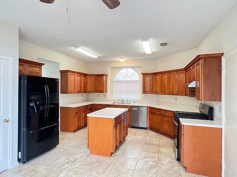 723 Sumner Dr — Photo 6