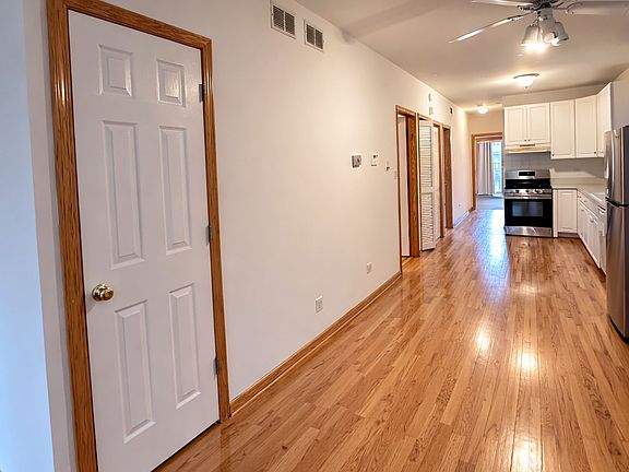 2nd image of 916 N Paulina St #2N