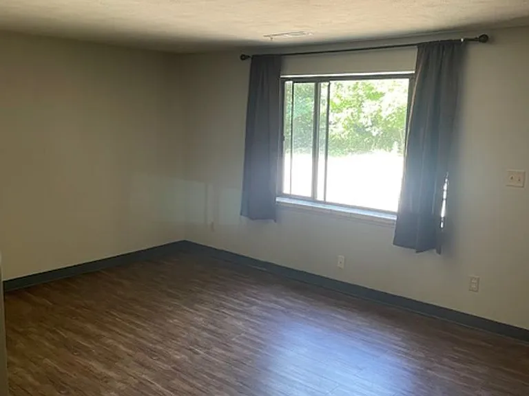 1107 Pekin Ave — Photo 10