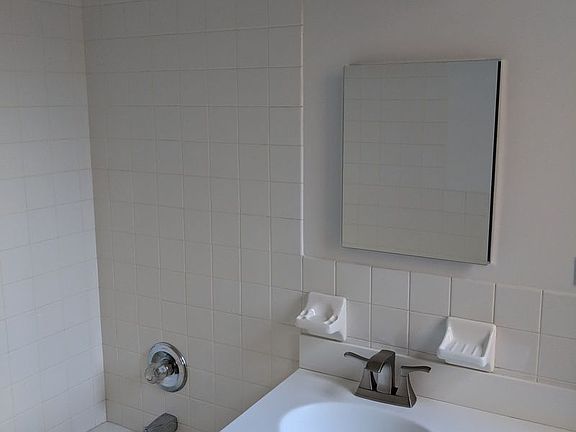 5th image of 85 4th Ave APT 2L