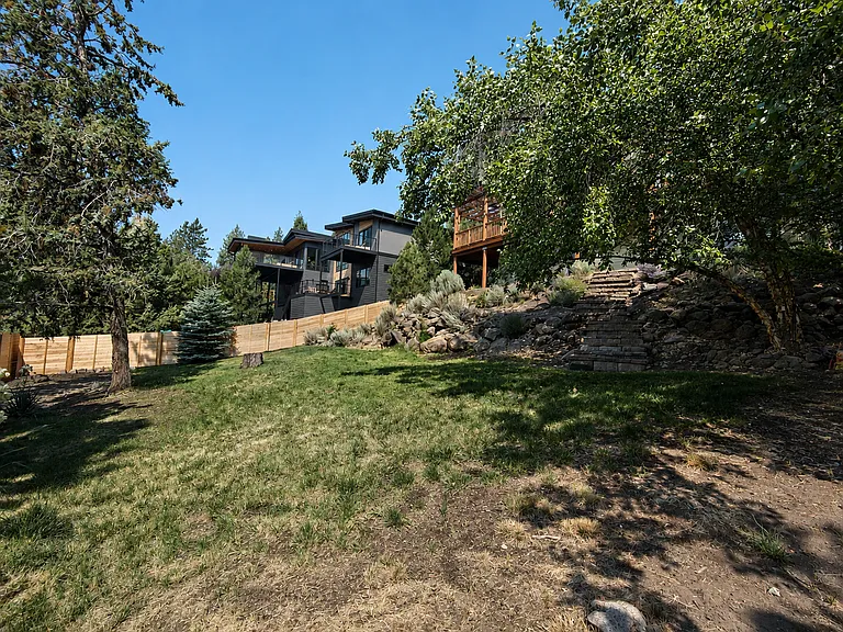 1821 NW Iowa Ave — Photo 43