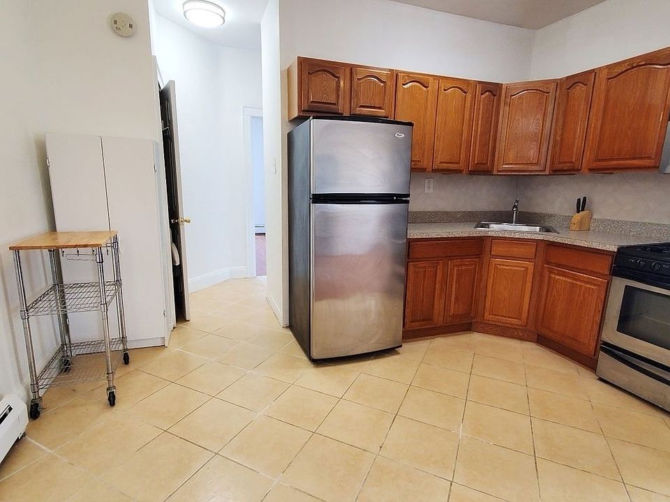 1st image of 24-18 Crescent St #2A