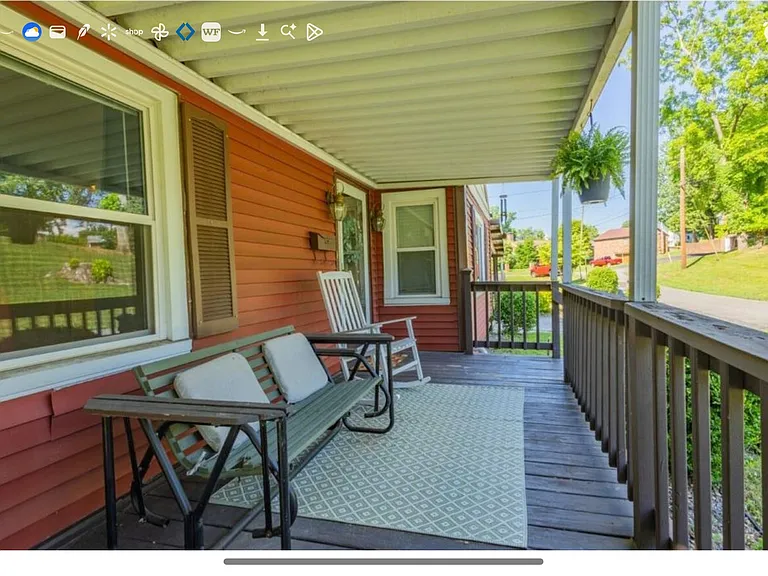 2705 E Grove St — Photo 2