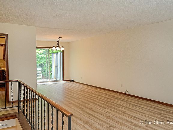 3rd image of 2400 Barfield Dr SE