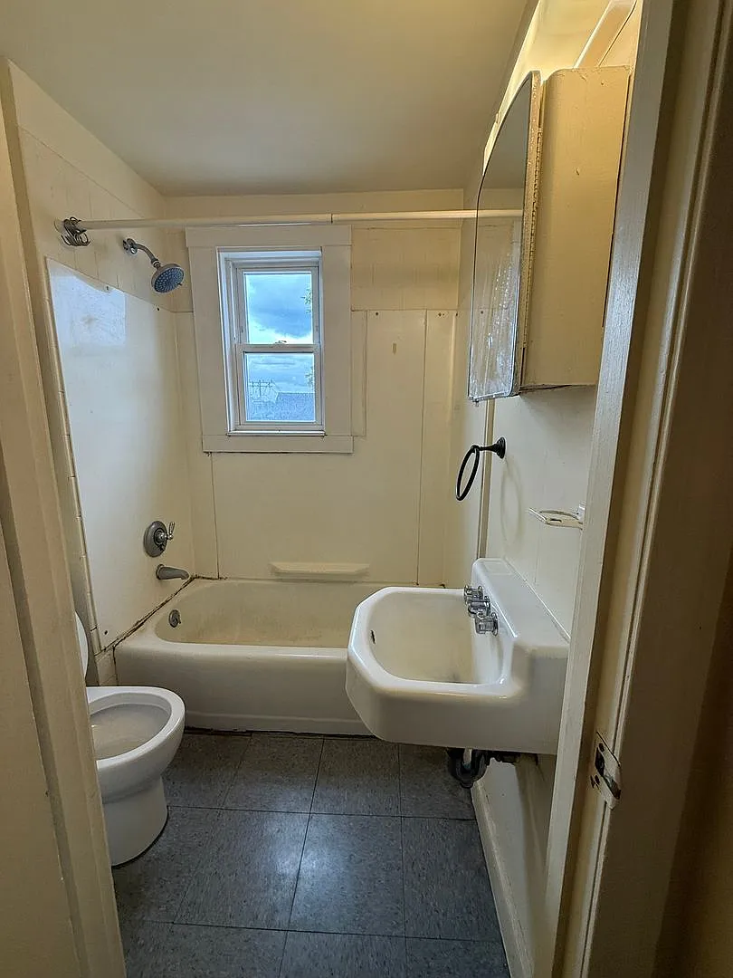 51 Robbins St — Photo 2