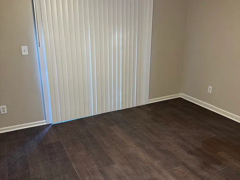 6049 Regent Mnr — Photo 9