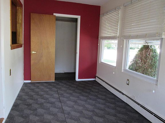 3rd image of 39 Niagara Dr