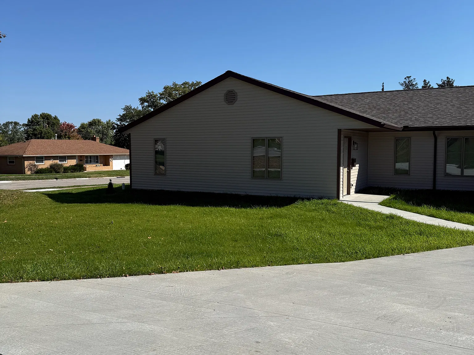 2 bed, 1.5 bath, 980 sqft, $2,000 — Photo 2