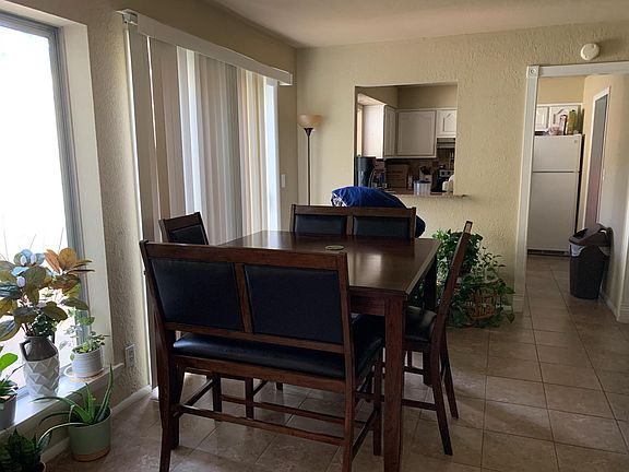 Eating area, with courtyard access