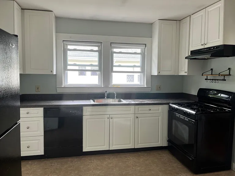 133 Cottage St — Photo 13