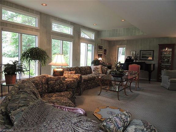 5th image of 1374 Oak Knoll Dr