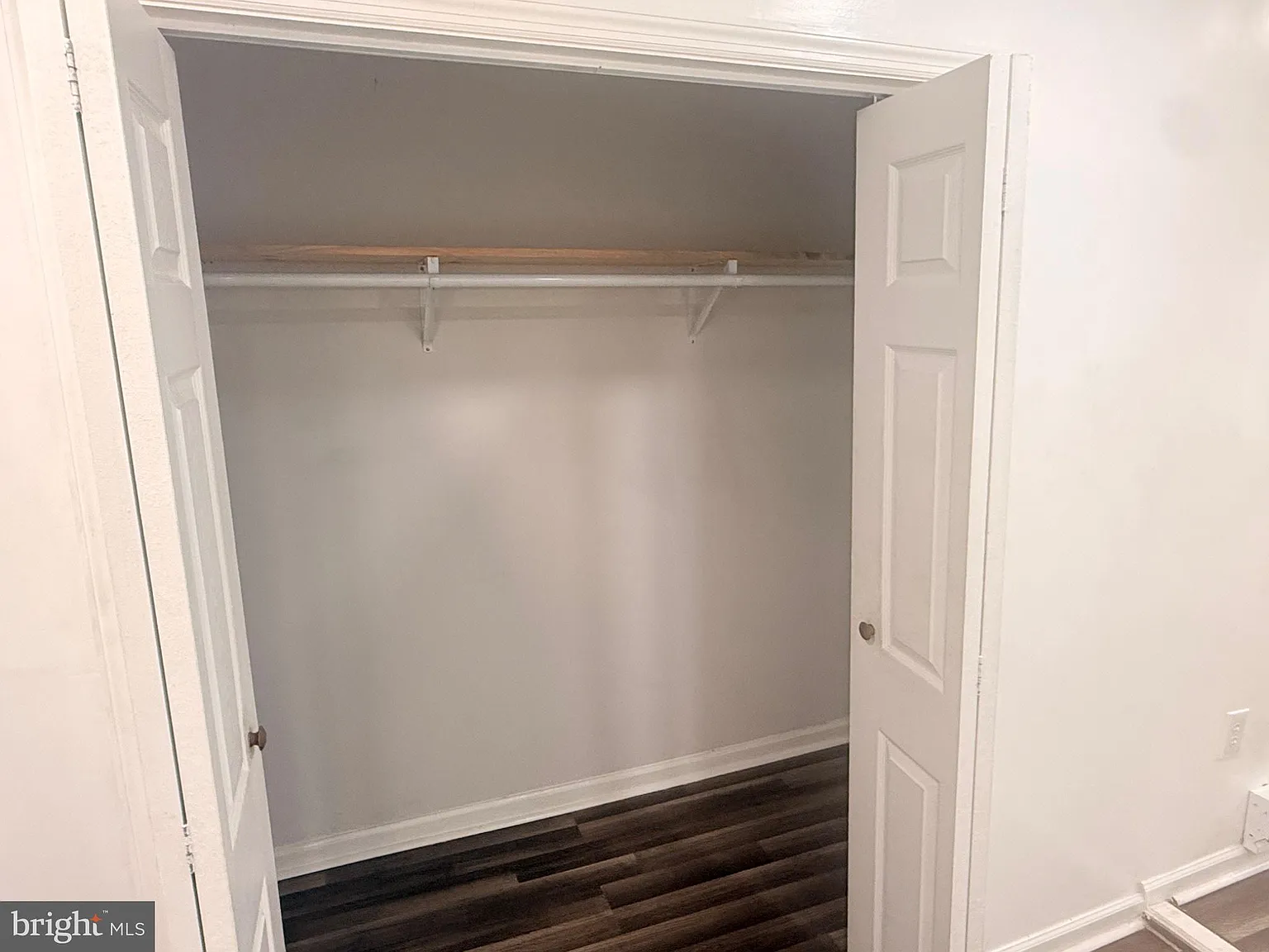 2 bed, 1.0 bath, 864 sqft, $1,425 — Photo 2