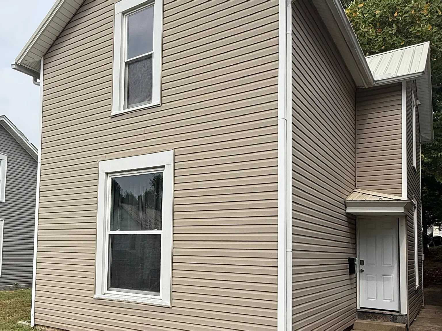 141 E Walnut St — Photo 1