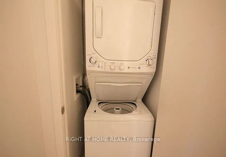 36 Lisgar St #2016W — Photo 14