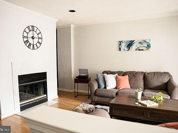 2nd image of 5 Windy Meadow Ct