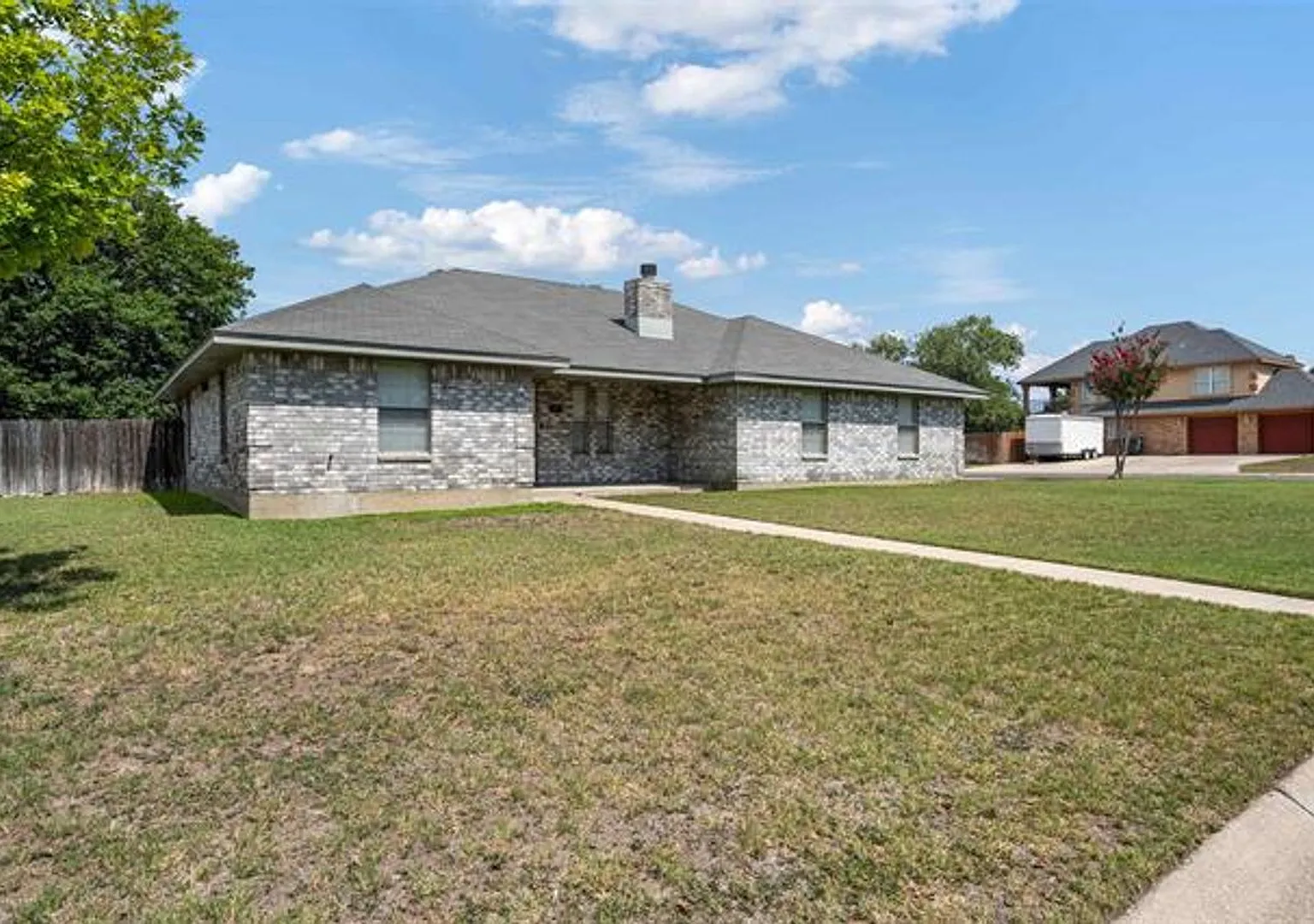Beautifully Refreshed 3-Bedroom Home with In-Ground Liner Pool — Photo 2