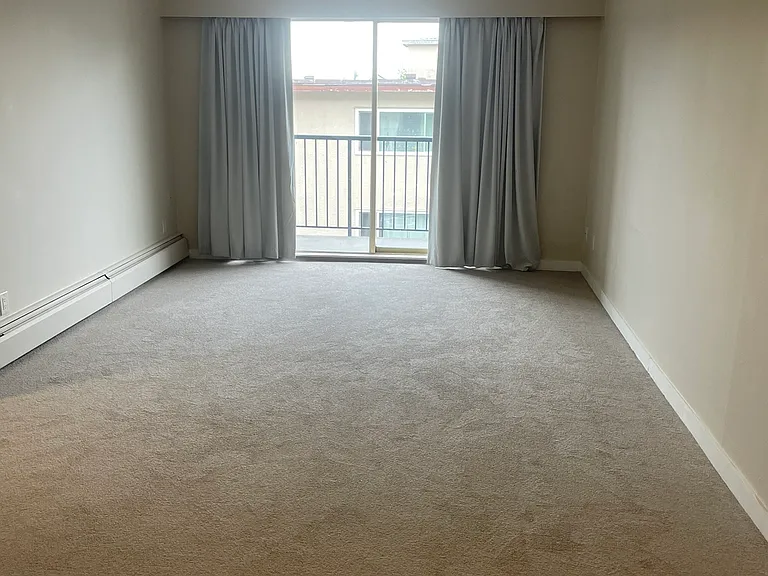 430 Ash St — Photo 2