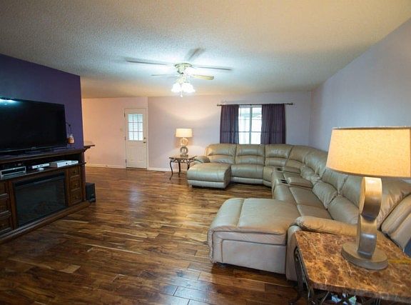 3rd image of 1409 Peabody Dr