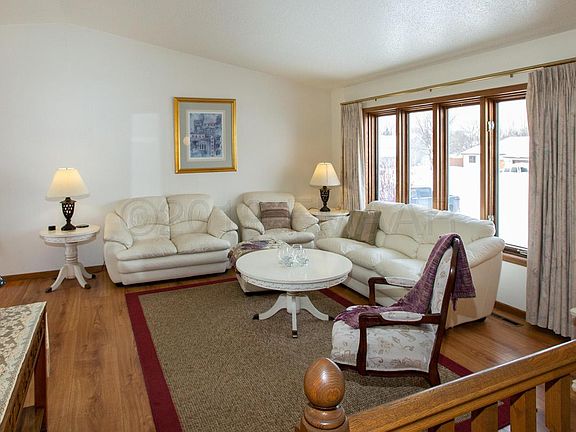 3rd image of 2911 Village Green Dr