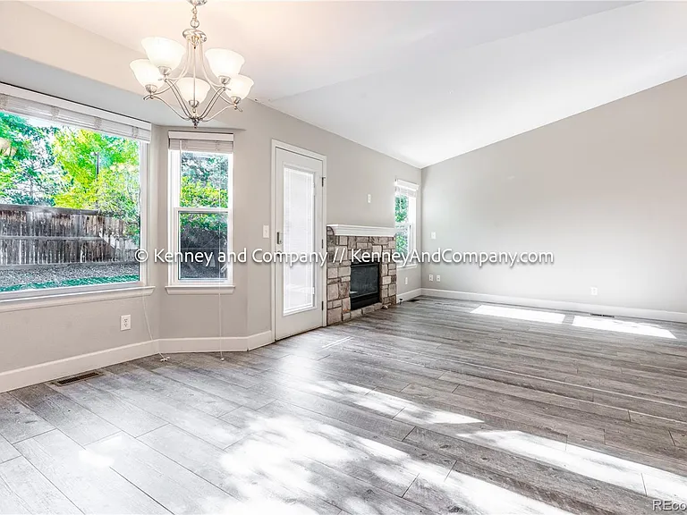875 S Lindsey St — Photo 9