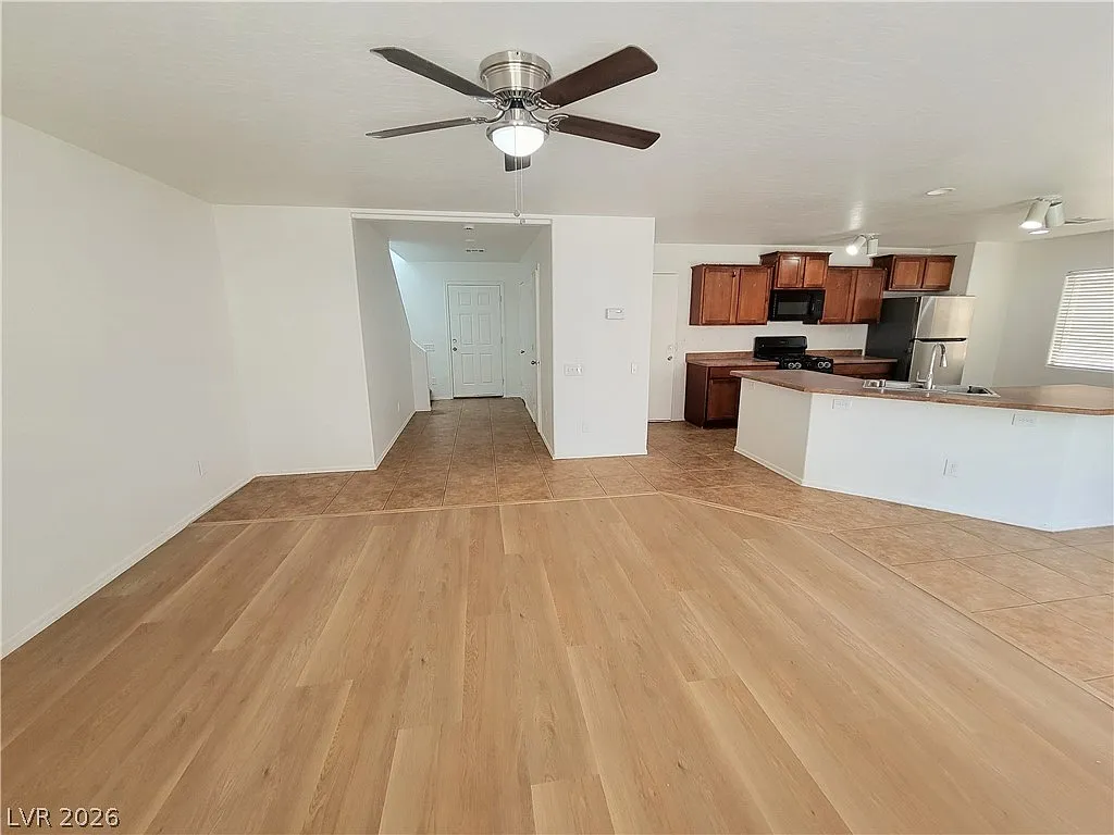 3 bed, 2.5 bath, 1711 sqft, $1,995 — Photo 4