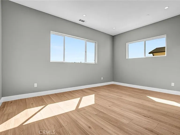 2124 W 238th St — Photo 30