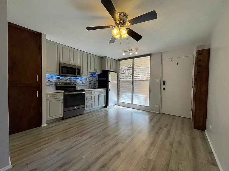 2140 10th Ave #205 — Photo 2