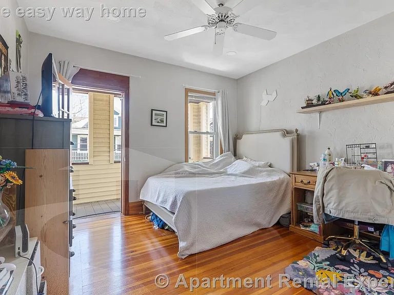 18 Barton St #2 — Photo 4