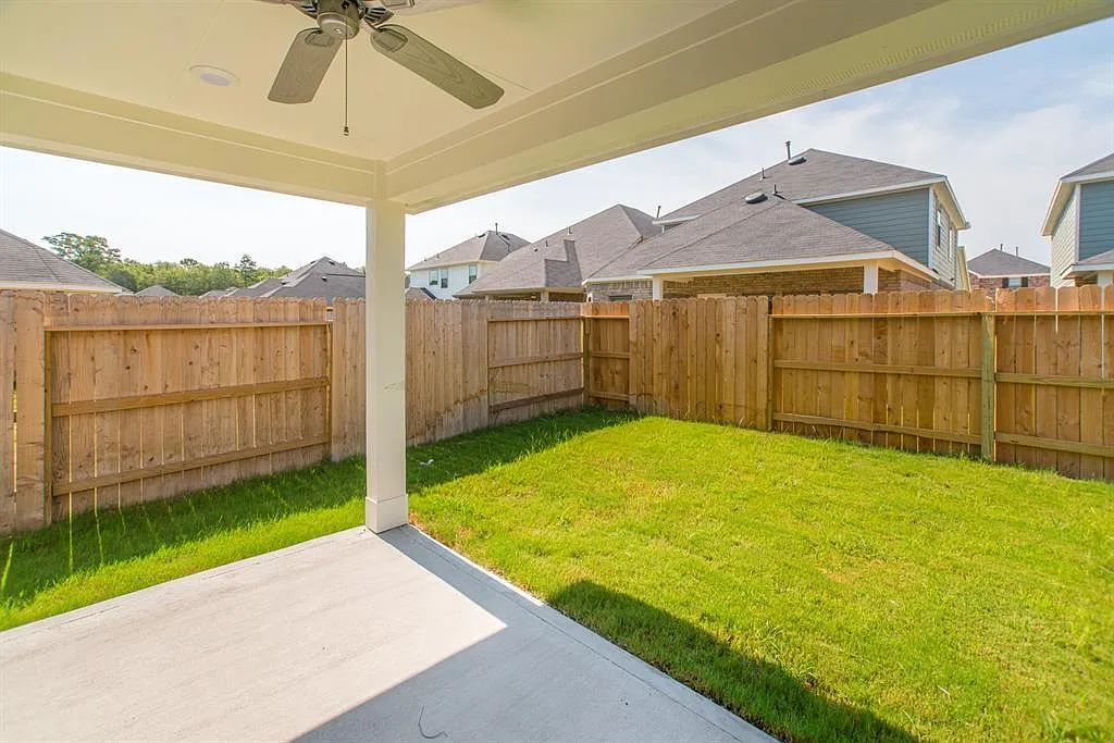 3 bed, 2.0 bath, 1381 sqft, $2,300 — Photo 4
