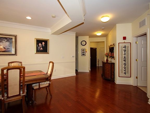 4th image of 484 Victoria Dr