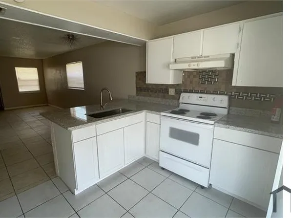 2221 Leo Dr #B, Auburndale, FL 33823