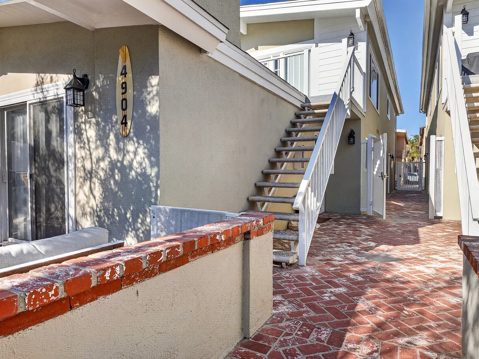3 bed, 1600 sqft, $6,200 — Photo 1