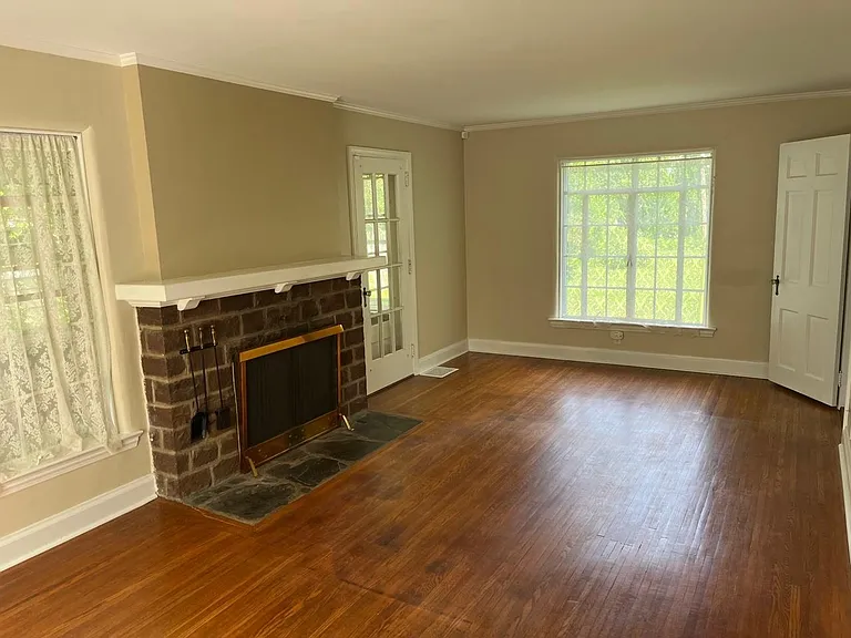 85 Continental Dr — Photo 5
