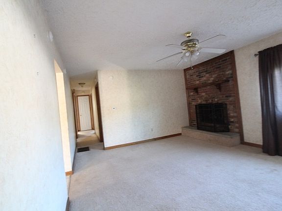 2nd image of 210 Michael St