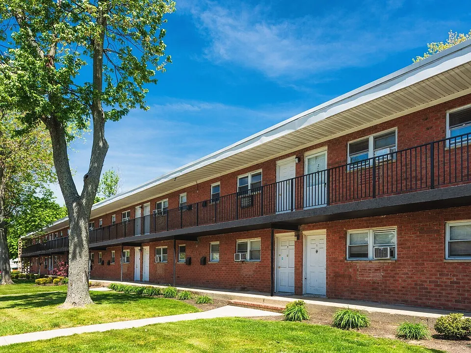 133 Rockwell Ave #1