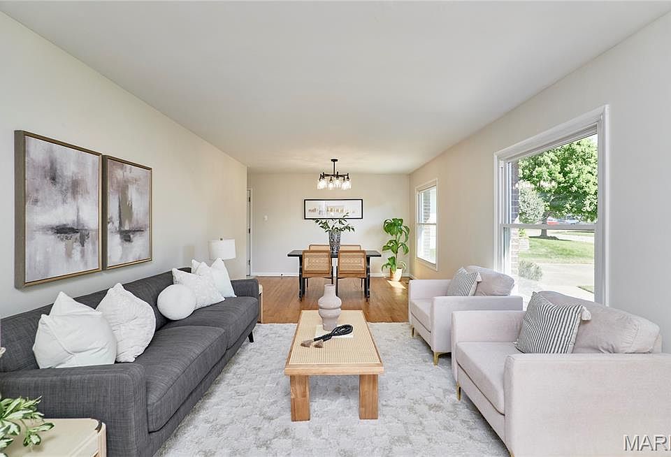 7565 English Coach Ln, Hazelwood, MO 63042 | Zillow