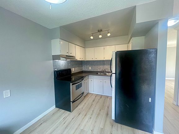 3rd image of 306 Highland Way #4