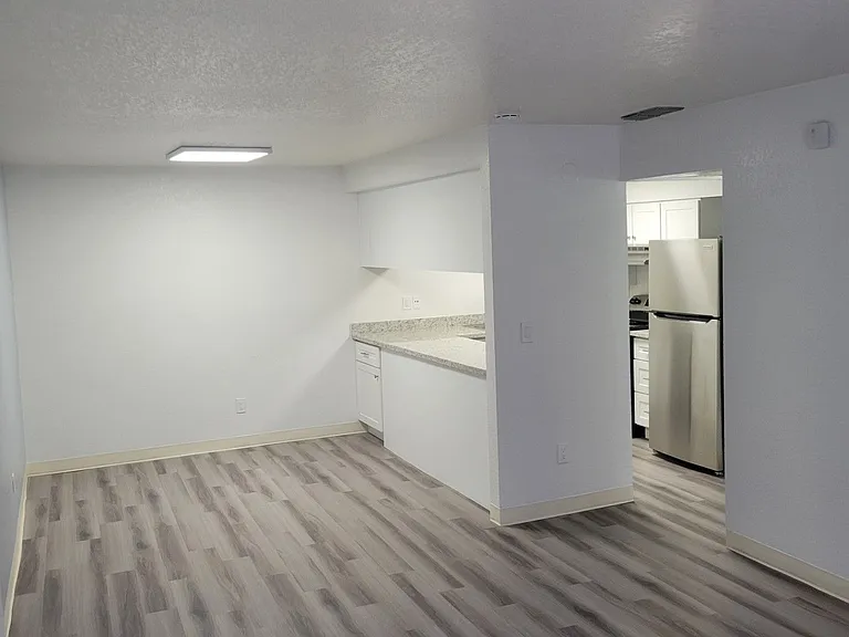 Mesa Verde Apartments — Photo 35