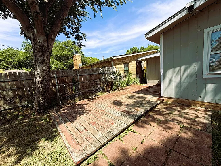 2951 Moffett Ave — Photo 22