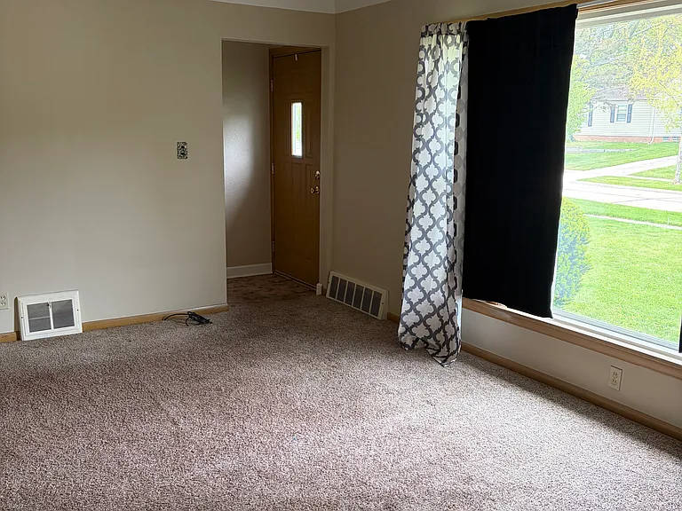 1348 Beaconfield Rd — Photo 14